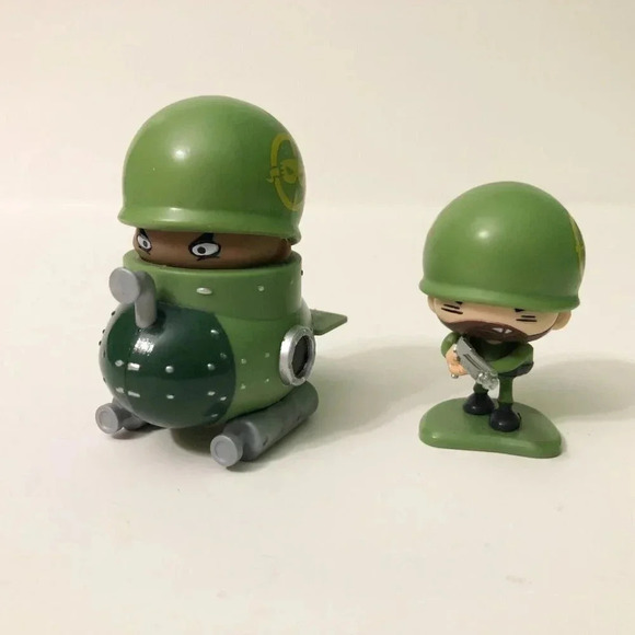 MGA Entertainment Mix Lot of 16 Awesome Little  Green Men Figure Toys Dog Tags - Picture 8 of 16